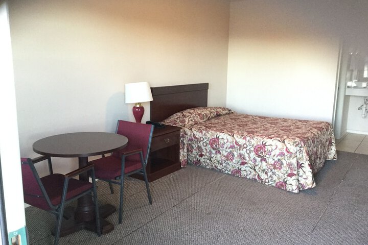 Room 11 of 11