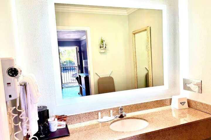 Days Inn by Wyndham Pensacola - Historic Downtown