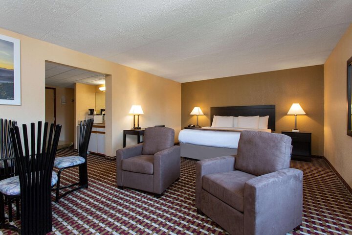 Room 4 of 11