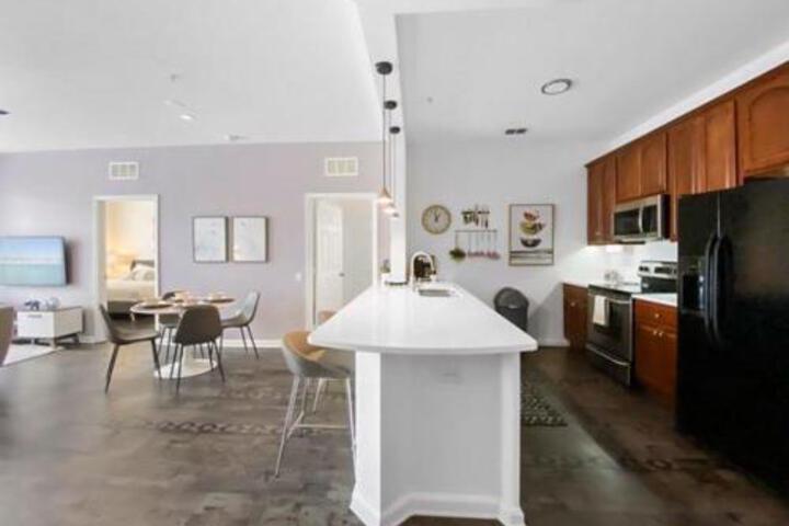 Brand New Super Cool Fountain View Condo by Main Pool Near Parks & OCCCC