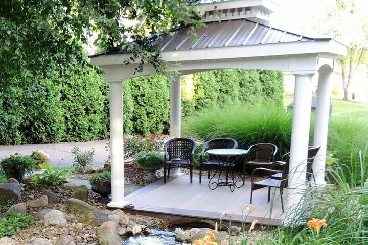 DONNAS PREMIER LODGING