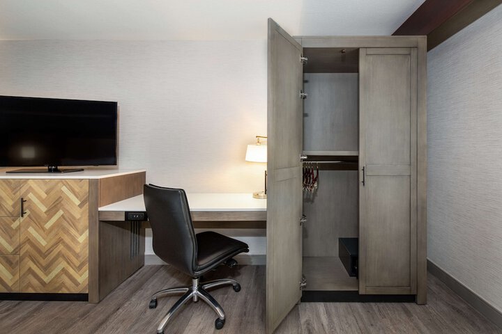Room 11 of 36