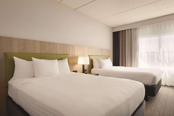 Country Inn & Suites by Radisson Shoreview-Mounds View, MN
