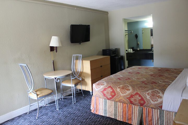 Room 21 of 34