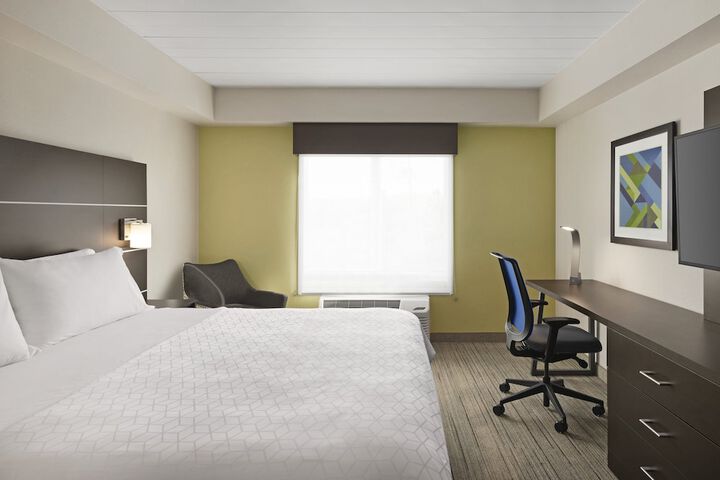Room 10 of 37
