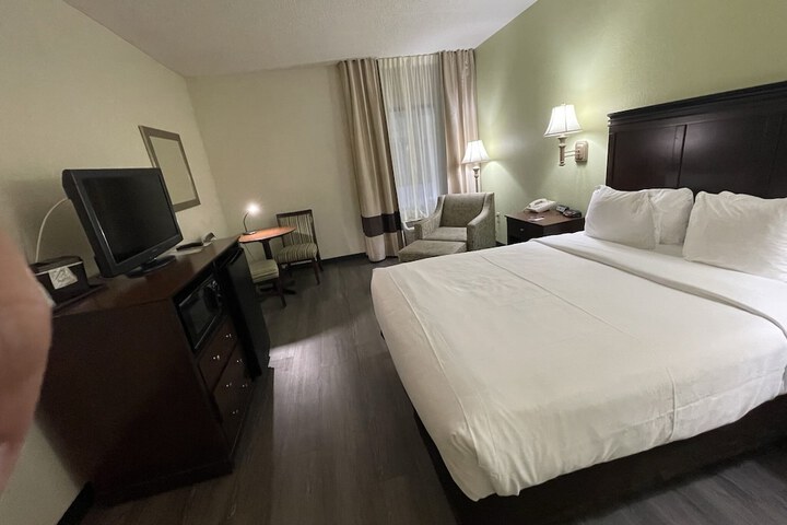 Room 105 of 141