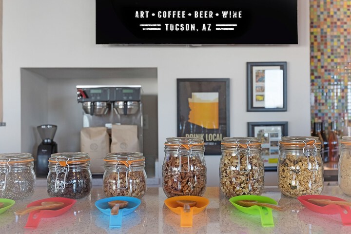 Hotel McCoy Tucson - Art Coffee, Beer, Wine