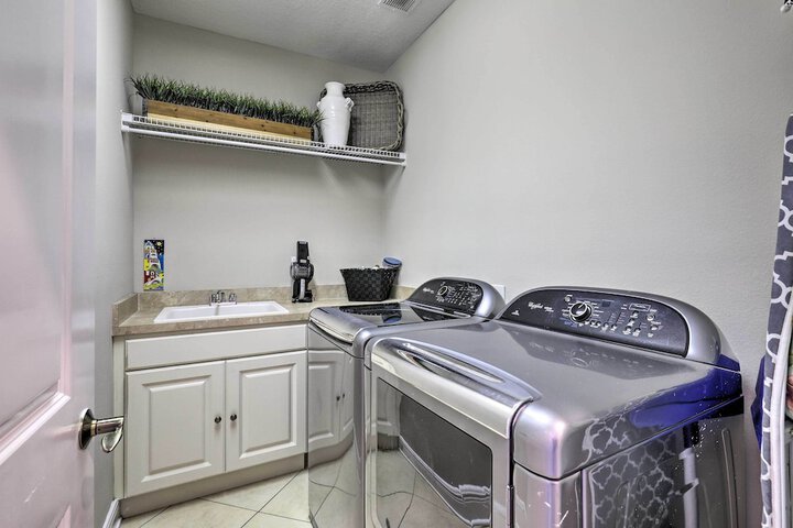 Waterfront Gem w / Pool & Dock in Apollo Beach