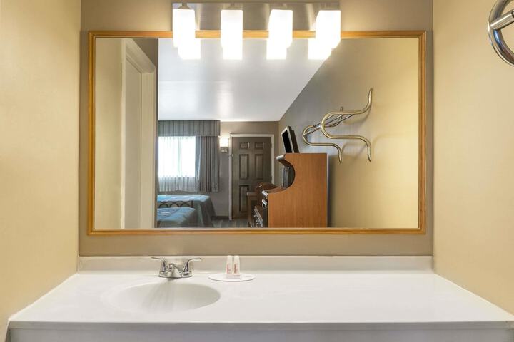 Room 5 of 14