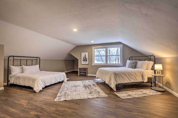 Lakefront Minocqua Getaway: Dock Game Room!