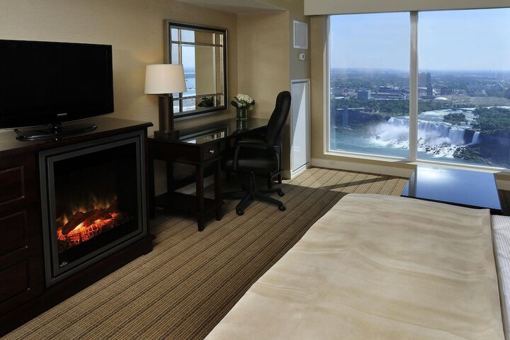 Hilton Niagara Falls / Fallsview Hotel & Suites