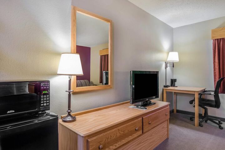 Rodeway Inn Hesston