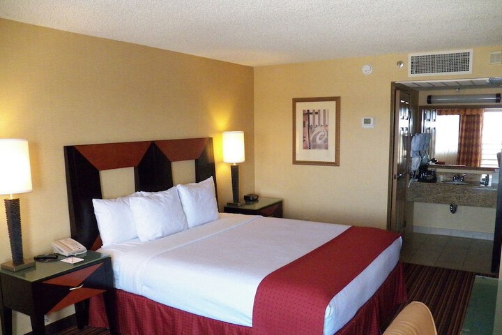 Room 28 of 74