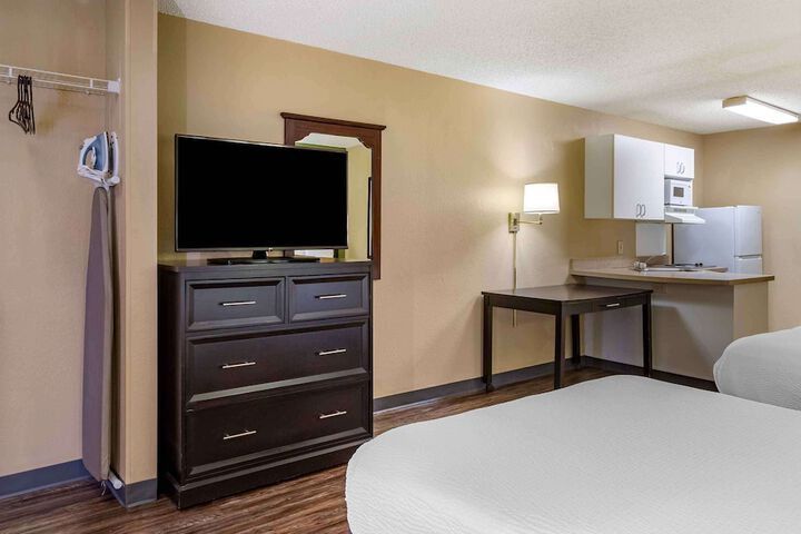 Room 25 of 28