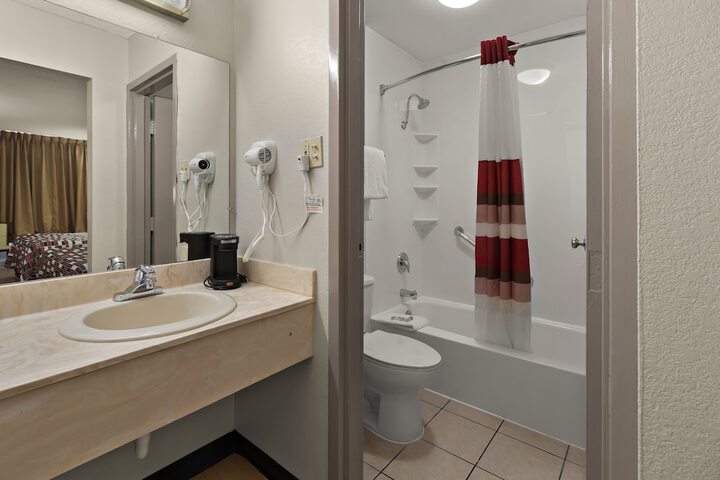 Red Roof Inn & Suites Cave City