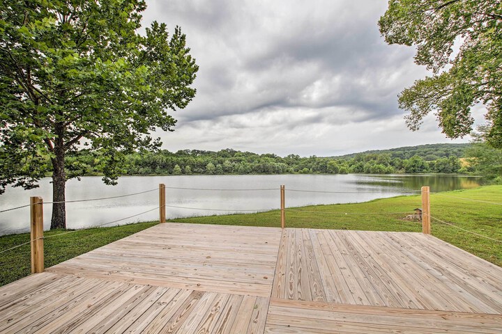 Lakefront Studio Guest Home on Hermann Wine Trail!