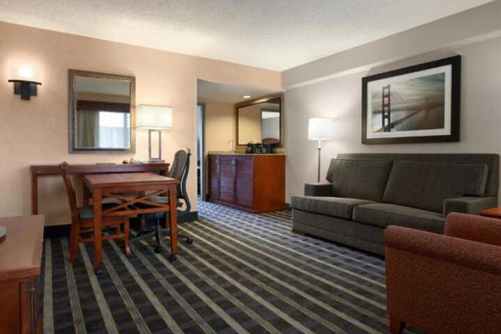 Embassy Suites by Hilton San Francisco Airport Waterfront