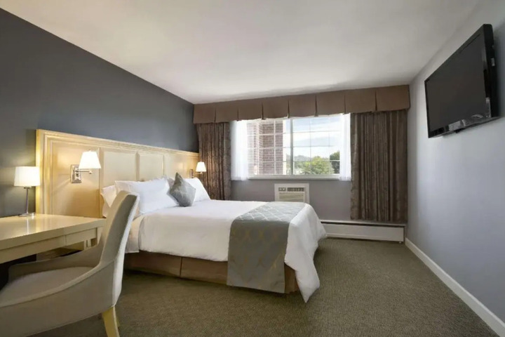 RED LION INN & SUITES ABBOTSFORD