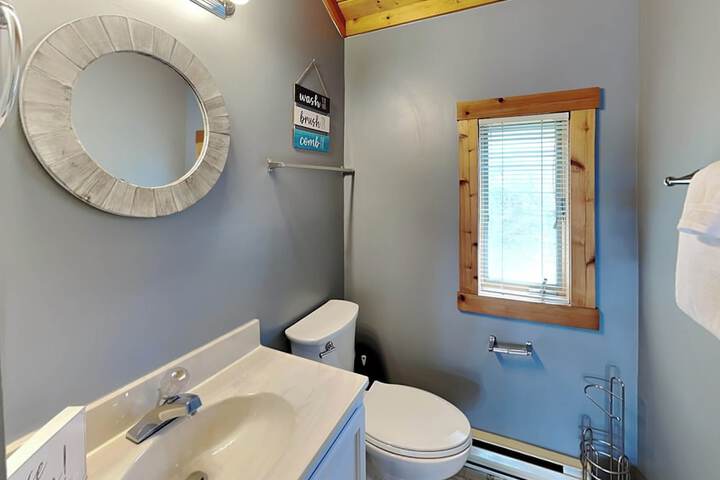 Sunplace 30 by Taylor Made Deep Creek