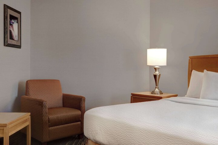 Room 18 of 37