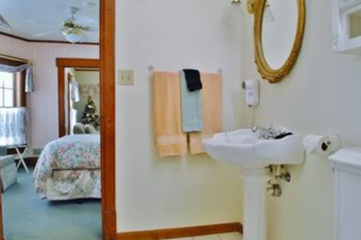 Arbor Hill Inn