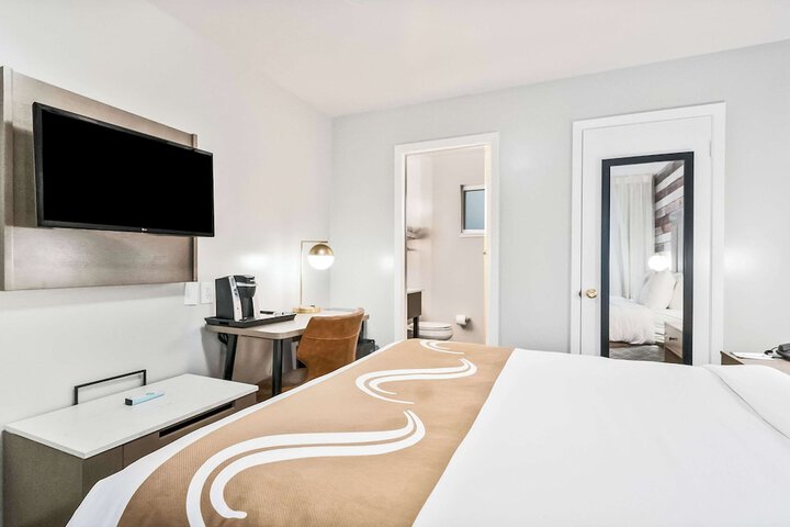 Room 52 of 63