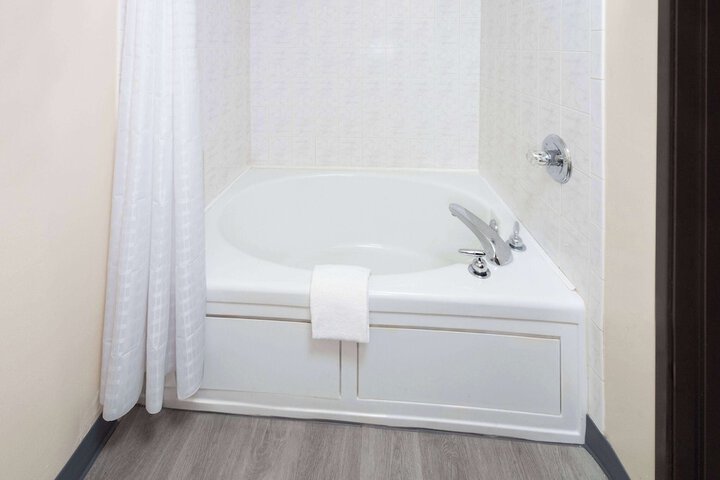 Room 15 of 27
