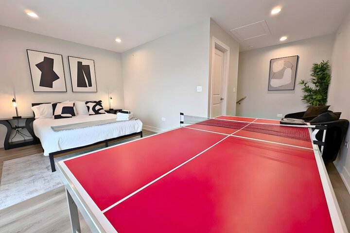 Modern 4BR with Parking - WV rep 4