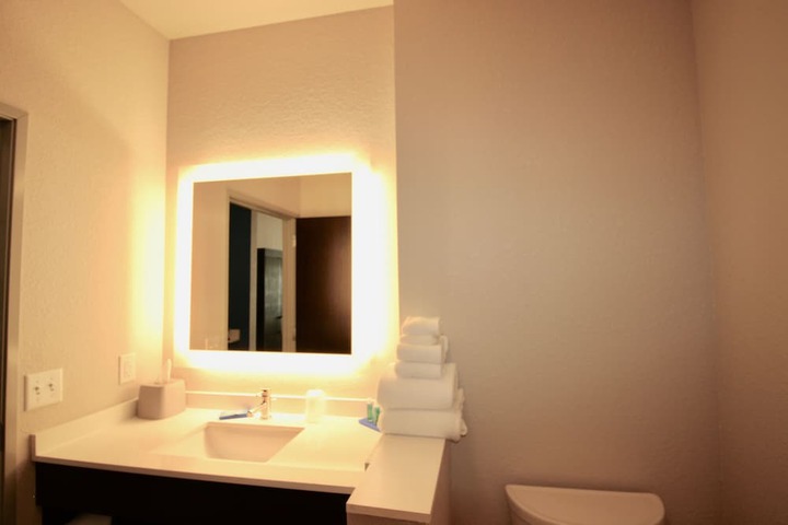Room 9 of 25