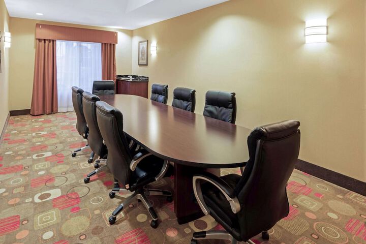 La Quinta Inn & Suites by Wyndham Stillwater-University Area