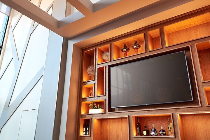 Lounge 56 of 59