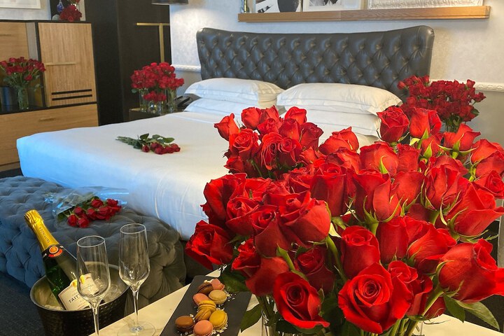 The Rose Chicago Tapestry Collection by Hilton