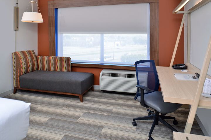 Room 15 of 34
