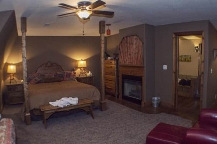 Room 28 of 85
