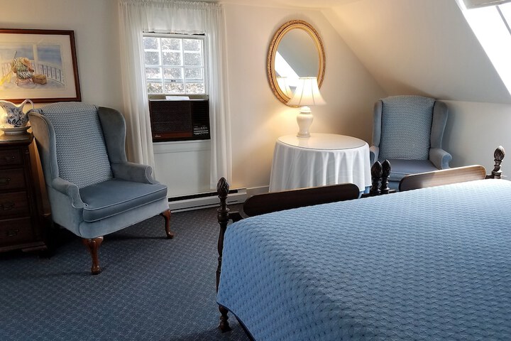 Room 18 of 26