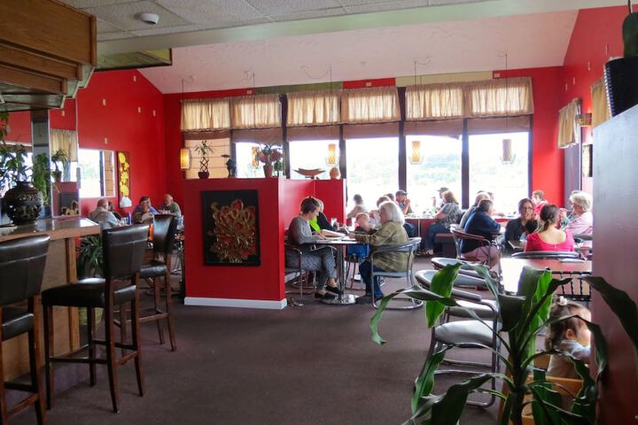 Dining 16 of 21
