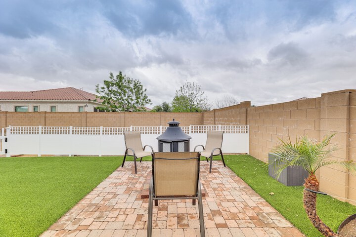 Luxury Queen Creek Home w / Calming Pool Oasis!