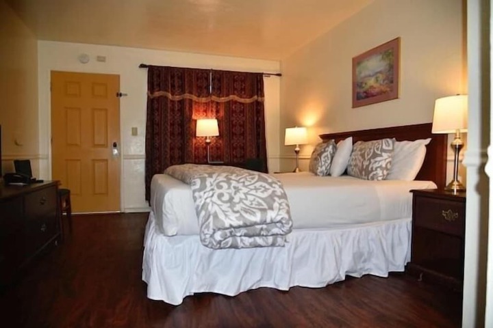Room 16 of 36