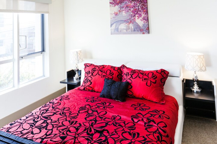 Room 33 of 48