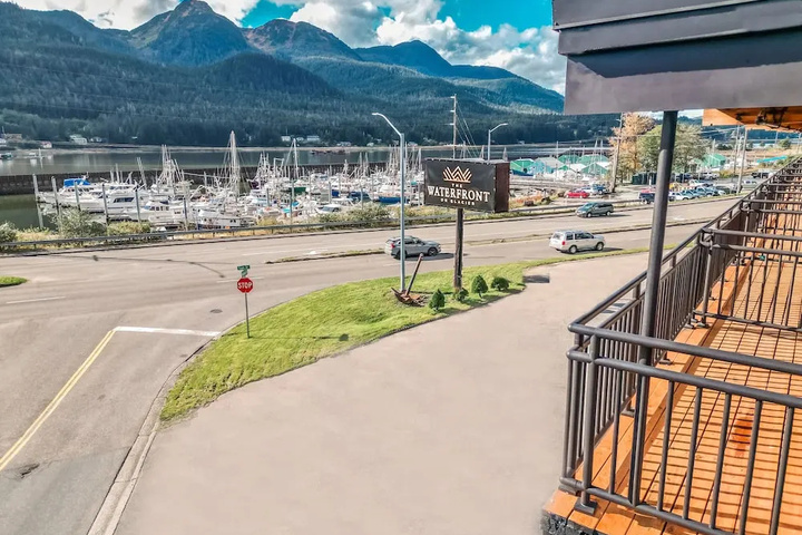 Breakwater Inn