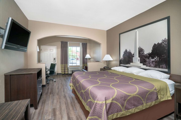 Room 6 of 16
