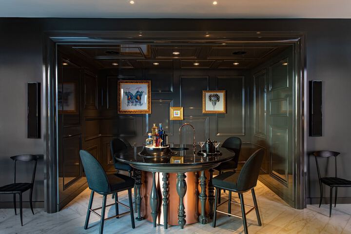 Lounge 109 of 131