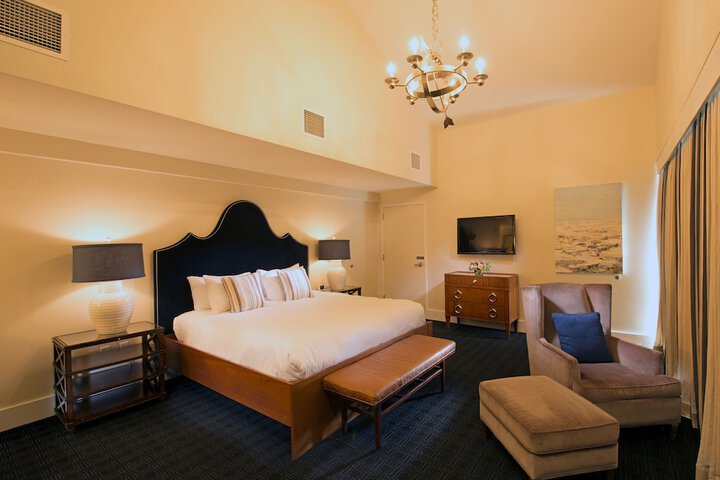 Room 33 of 82