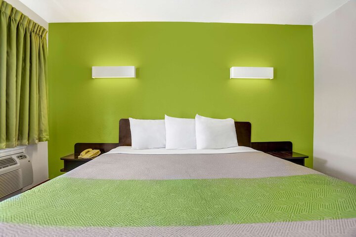 Room 28 of 39