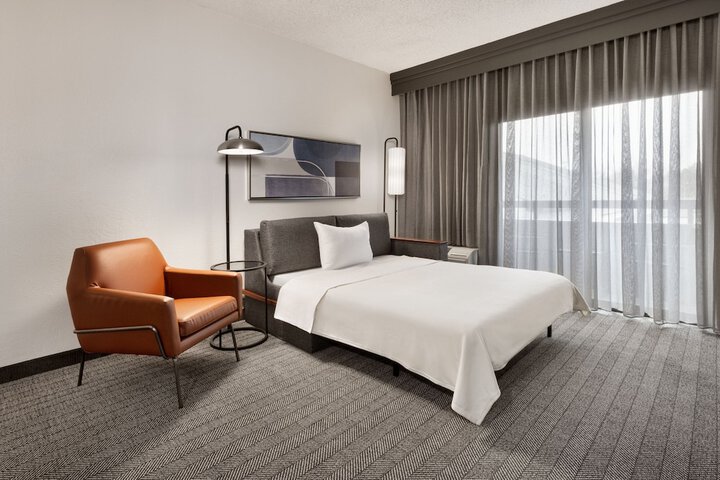 Room 32 of 48
