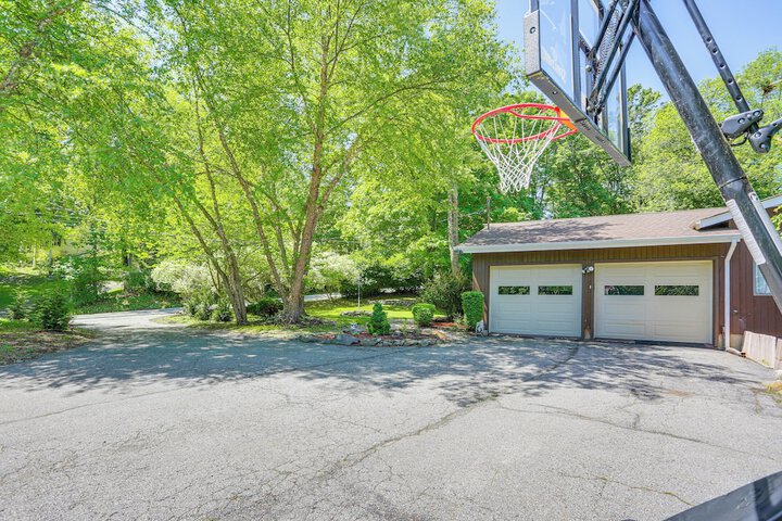 Pet-friendly Vacation Rental w / Lake Access