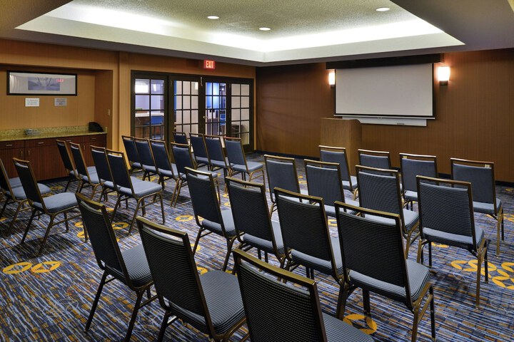 Courtyard by Marriott Detroit Utica