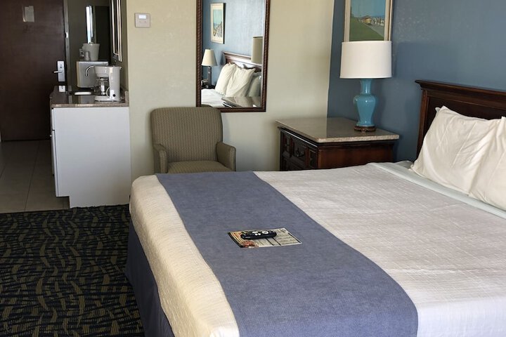 Room 17 of 37