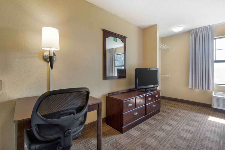 Room 22 of 34