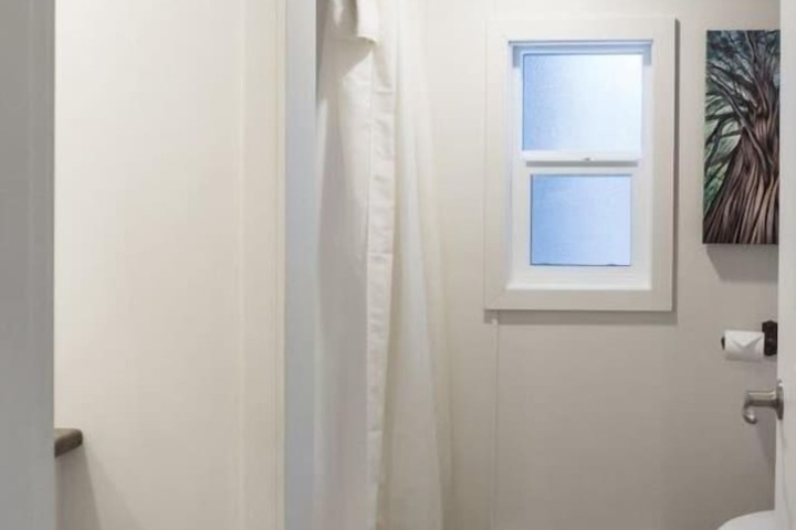 Room 53 of 80